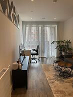 Barking Bliss - Bright Apartment With City Views