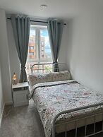 Barking Bliss - Bright Apartment With City Views