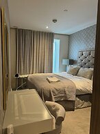 Barking Bliss - Bright Apartment With City Views