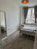 Barking Bliss - Bright Apartment With City Views