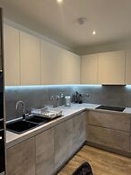 Barking Bliss - Bright Apartment With City Views
