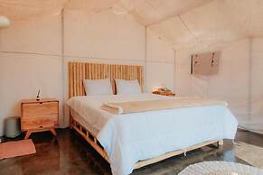Happynest Glamping and Villa Dieng