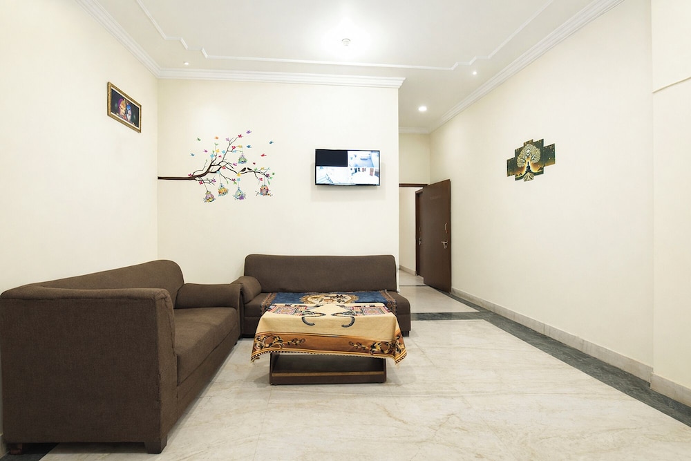 Fabhotel Royal Palace I