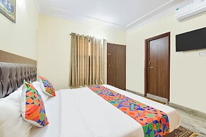 Fabhotel Royal Palace I