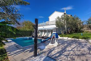 Holiday Home Cadjo With Pool