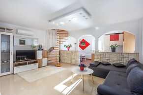 Holiday Home Cadjo With Pool