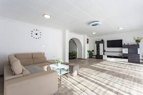 Holiday Home Cadjo With Pool
