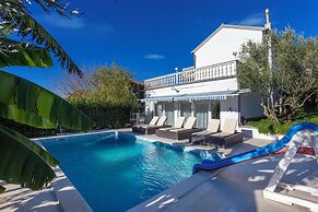Holiday Home Cadjo With Pool
