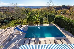 Holiday Home Cadjo With Pool