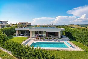 Villa Miracle