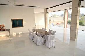 Hotel Raj Palace & Restaurant