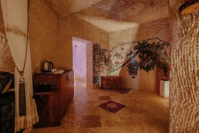 Zümrütü Anka Cave