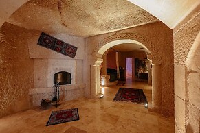Zümrütü Anka Cave