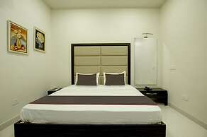 Collection O Ovel Hotel Grand