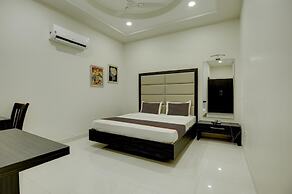 Collection O Ovel Hotel Grand