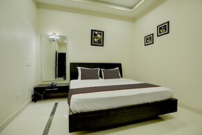 Collection O Ovel Hotel Grand