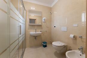 Roomsalentopalace
