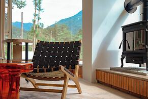 Old River Story Art Mountain Retreat