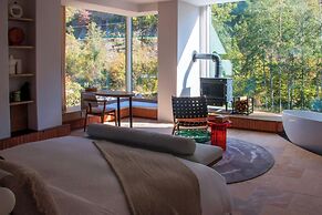 Old River Story Art Mountain Retreat