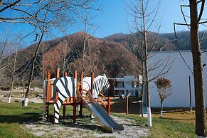 Old River Story Art Mountain Retreat