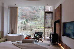Old River Story Art Mountain Retreat