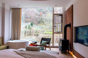 Old River Story Art Mountain Retreat