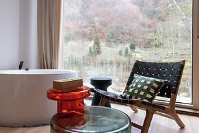 Old River Story Art Mountain Retreat