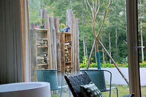 Old River Story Art Mountain Retreat