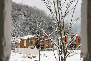 Old River Story Art Mountain Retreat