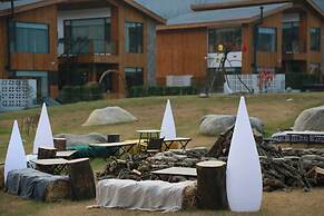 Old River Story Art Mountain Retreat
