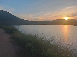 Lake view Resort Homestay