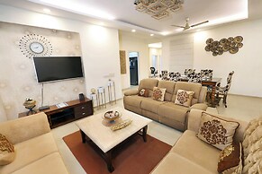 Golden Oak by Redolivenr. DLF Golf Course3bhk