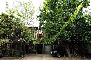 Hideout Across from Marjanishvili