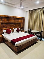 Haris Court Hotels & Banquets DLF Phase3