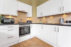 Edinburgh City Centre 2BR Apartment