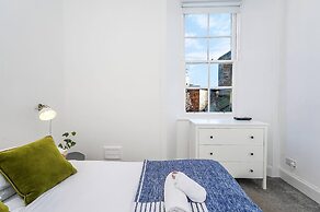 Modern - 2BR Flat Near Easter Road Stadium