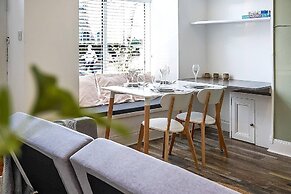 Modern - 2BR Flat Near Easter Road Stadium