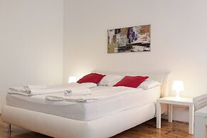 Welcoming 3BR Apt Steps From Belvedere