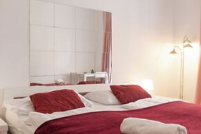Welcoming 3BR Apt Steps From Belvedere