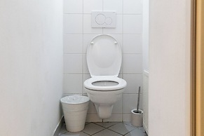 Welcoming 3BR Apt Steps From Belvedere