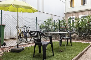 Welcoming 3BR Apt Steps From Belvedere