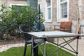 Welcoming 3BR Apt Steps From Belvedere