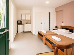 Agnes Beach Hotel Apartments