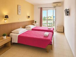 Agnes Beach Hotel Apartments