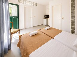 Agnes Beach Hotel Apartments