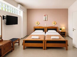 Agnes Beach Hotel Apartments