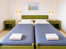 Agnes Beach Hotel Apartments