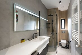 Boutique 2BR Flat near Rustaveli MS