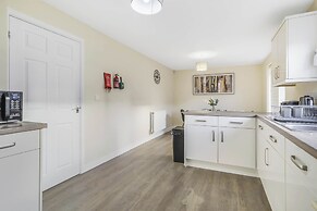 Spacious 5-bed Contractor House - Parking Wi-fi