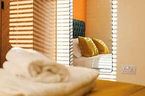 Spacious 5-bed Contractor House - Parking Wi-fi